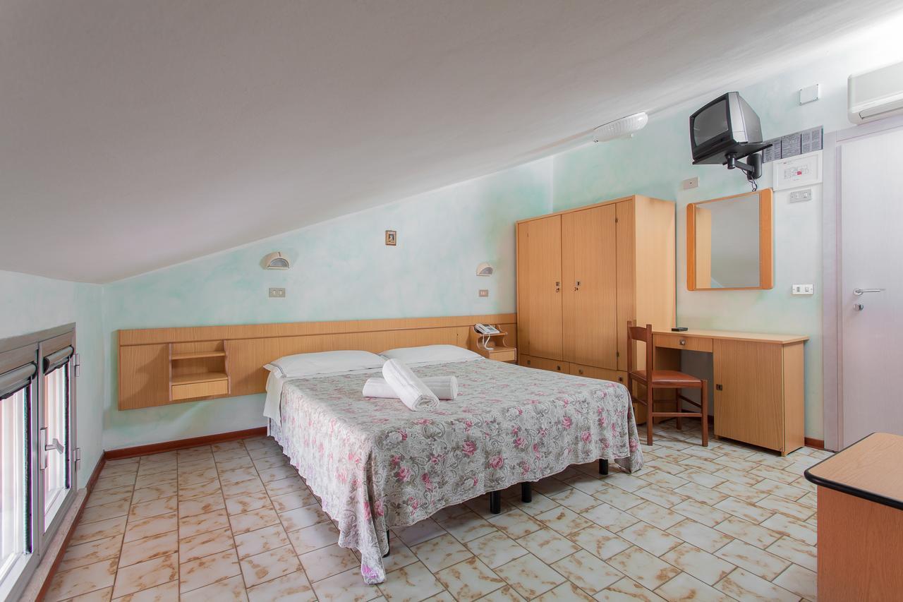 Hotel Benvenuti กัตเตโออามาเร ภายนอก รูปภาพ