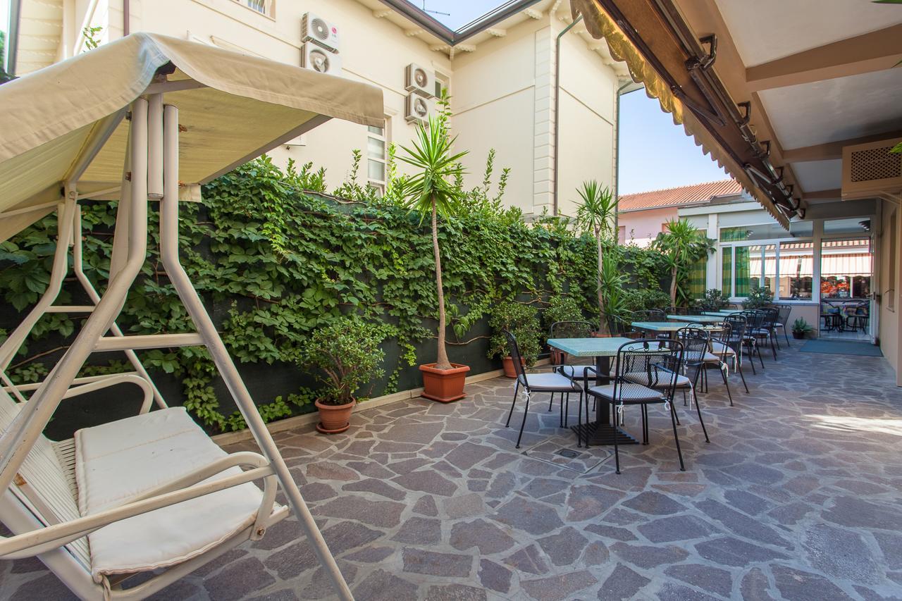 Hotel Benvenuti กัตเตโออามาเร ภายนอก รูปภาพ