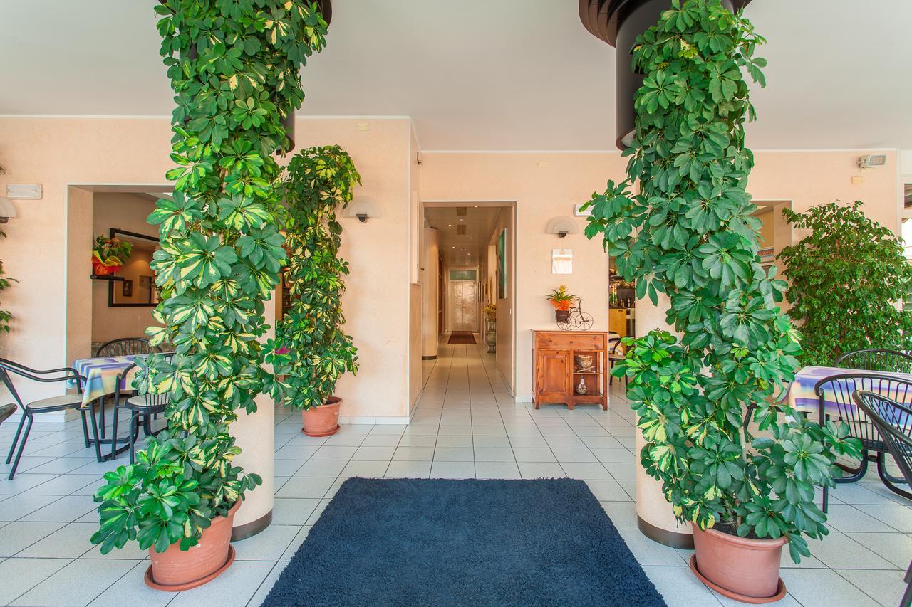 Hotel Benvenuti กัตเตโออามาเร ภายนอก รูปภาพ