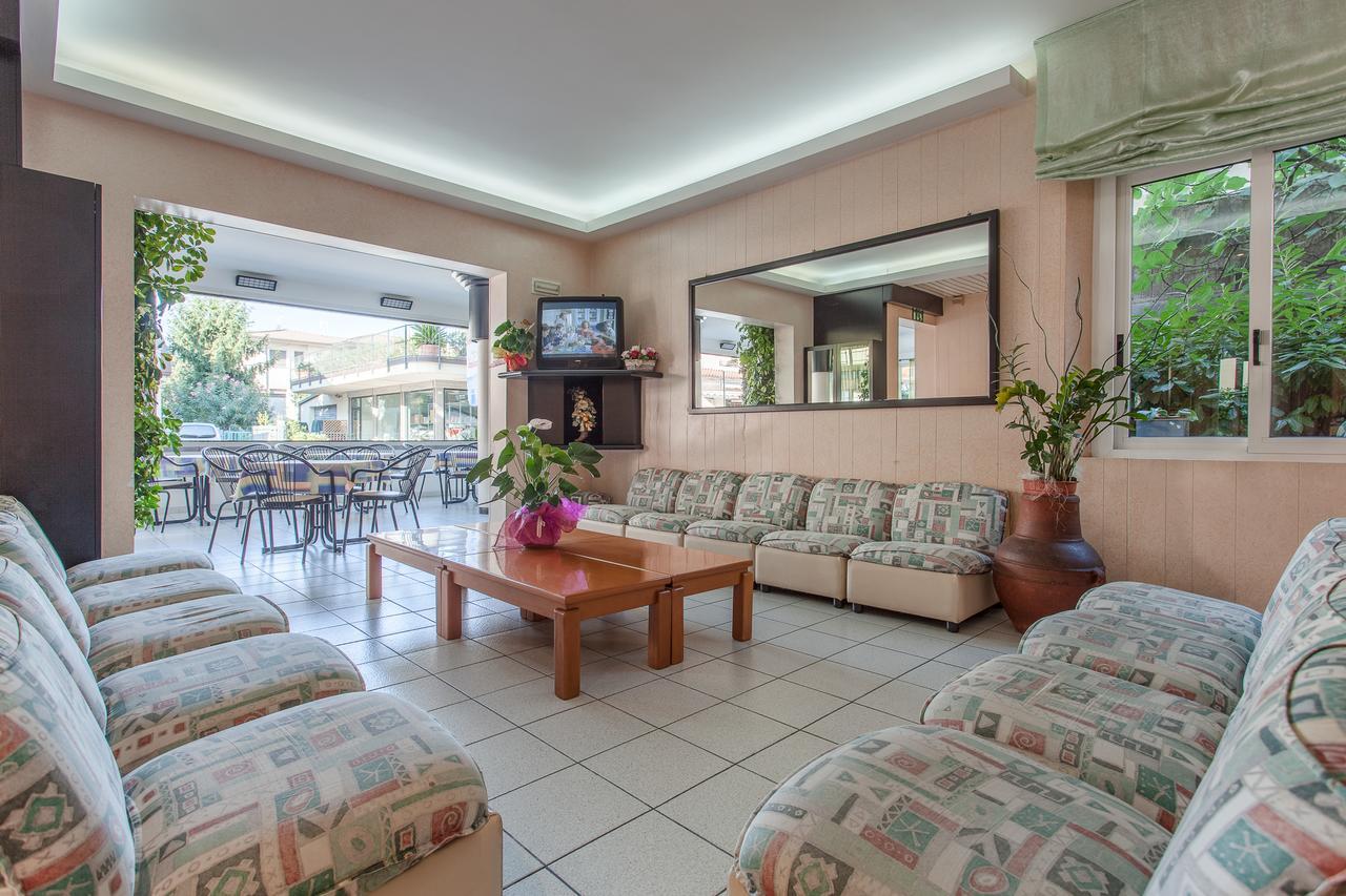 Hotel Benvenuti กัตเตโออามาเร ภายนอก รูปภาพ