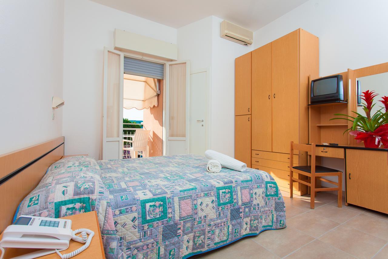 Hotel Benvenuti กัตเตโออามาเร ภายนอก รูปภาพ