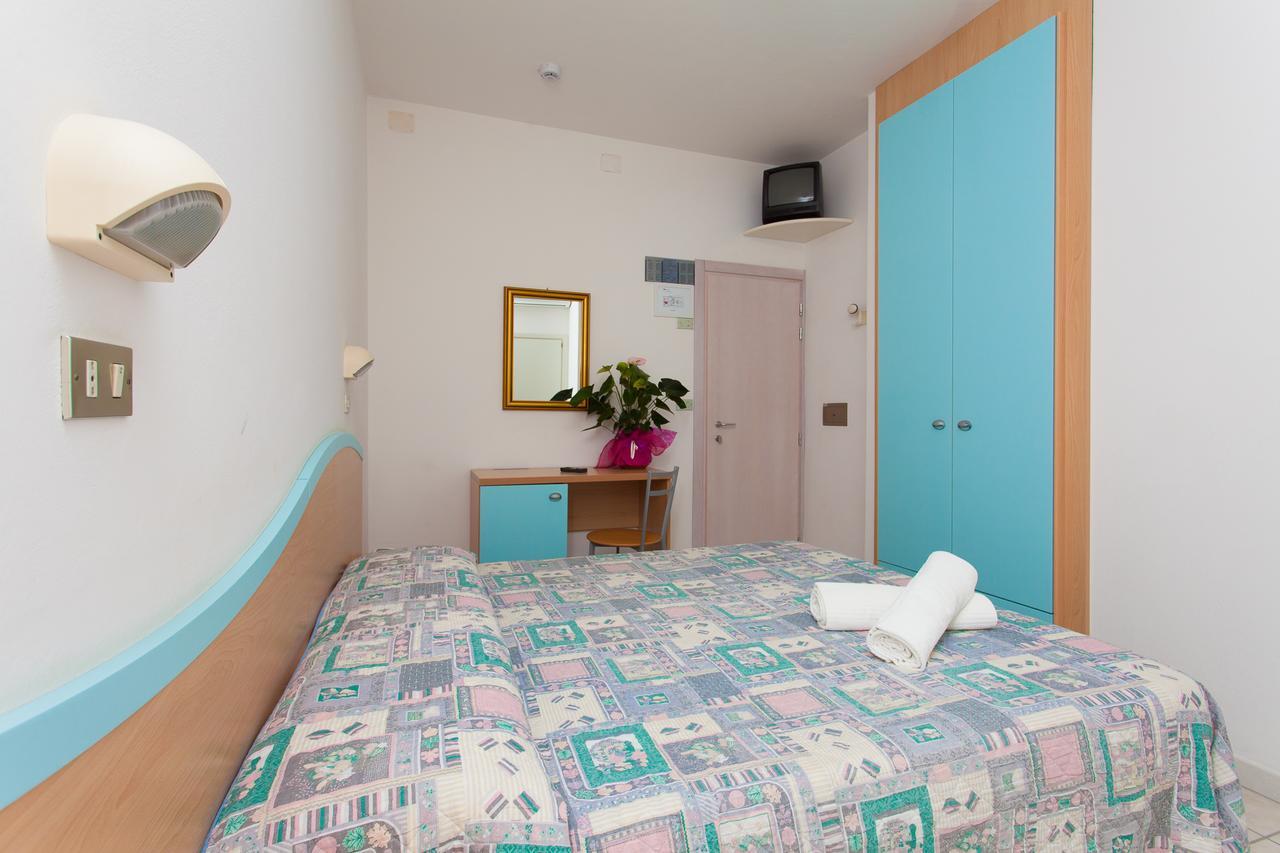 Hotel Benvenuti กัตเตโออามาเร ภายนอก รูปภาพ